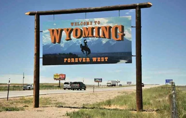 Cómo solicitar placas temporales en Wyoming